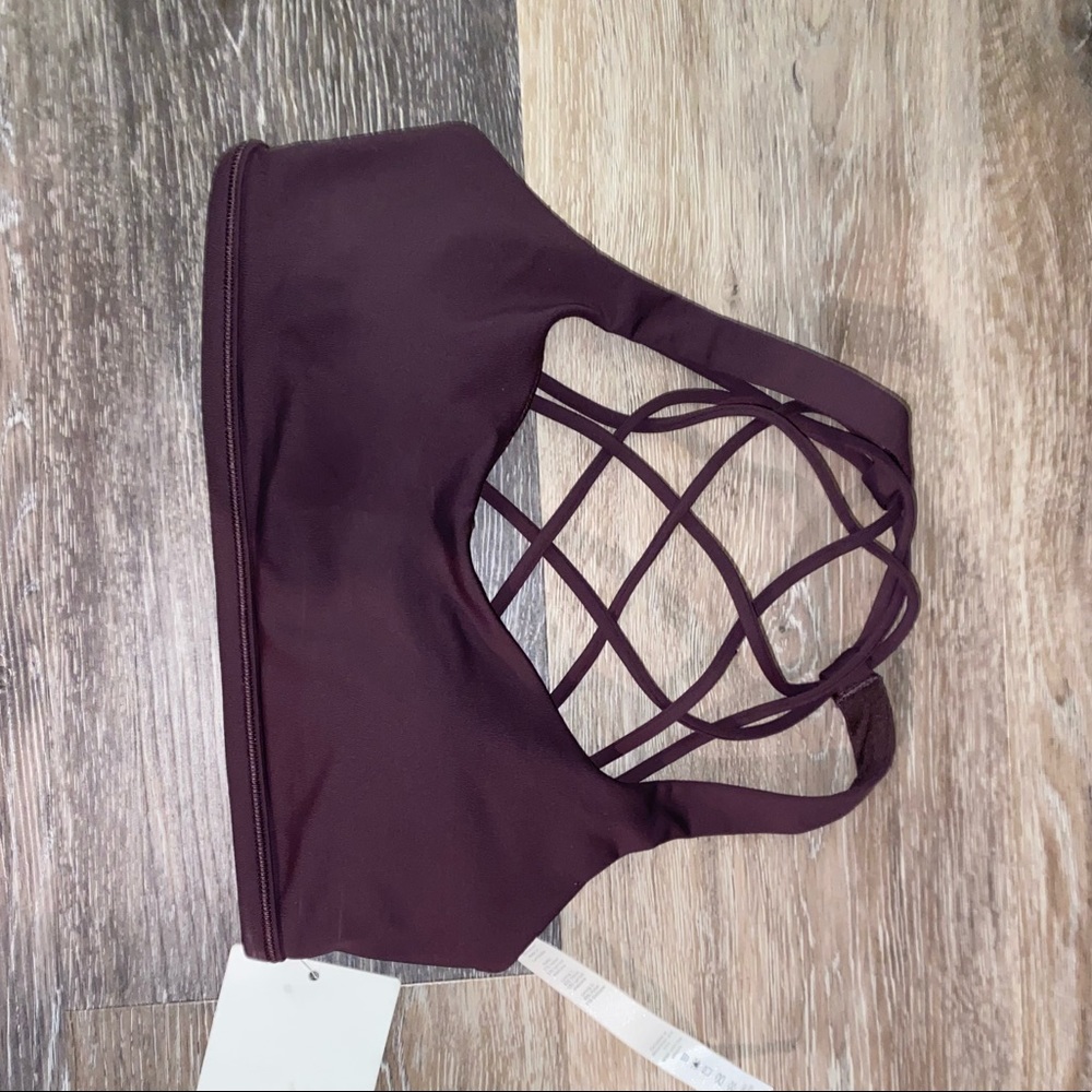 LULULEMON FREE TO BE BRA size 4 *NWT*